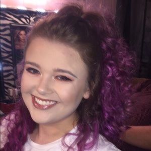 Meet your Posher, Caitlin